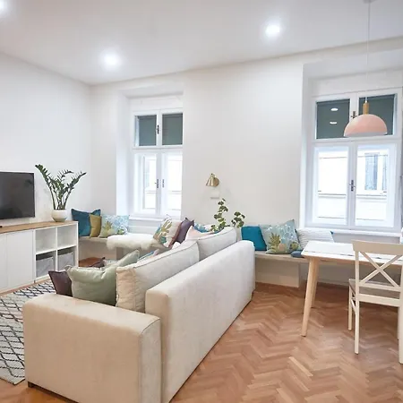Fern Apartament *